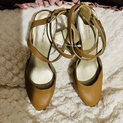 Very Nice Woman BanDolino Shoes Size (8) Only $10