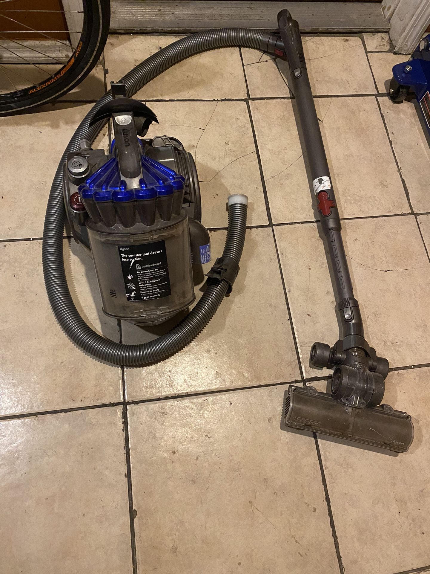 Dyson DC23 (cleaned and tested)