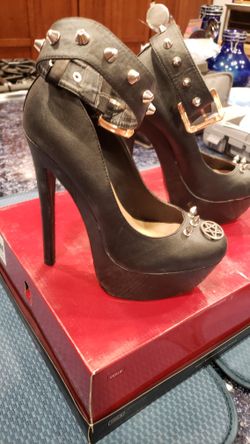 Fahrenheit Black Pentagram Heels, Size 10