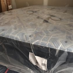 KING PILLOWTOP LUXORY BEDS