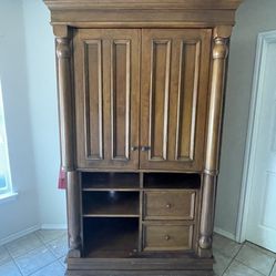 Gorgeous solid wood Hutch! Beautiful piece of furniture!