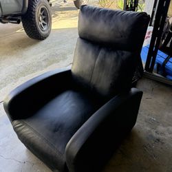 FREE Recliner (Lot Of Cat Scratches)
