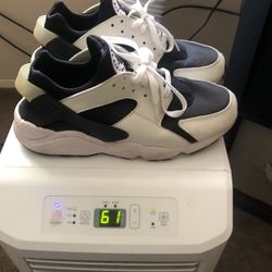 Nike Hurrache Size 10.5