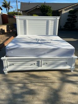 Beautiful White Queen Storage Bed Frame + Nectar Queen Mattress - 4 Drawers, cedar lined Clean w/ Protector