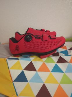 Women's Bicycle Cleats size 6 (free)