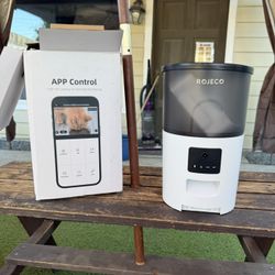 Dog Feeder