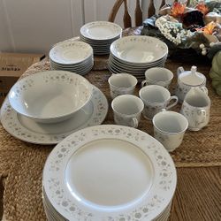 40 Piece Carlton Andover 482 Fine China Set
