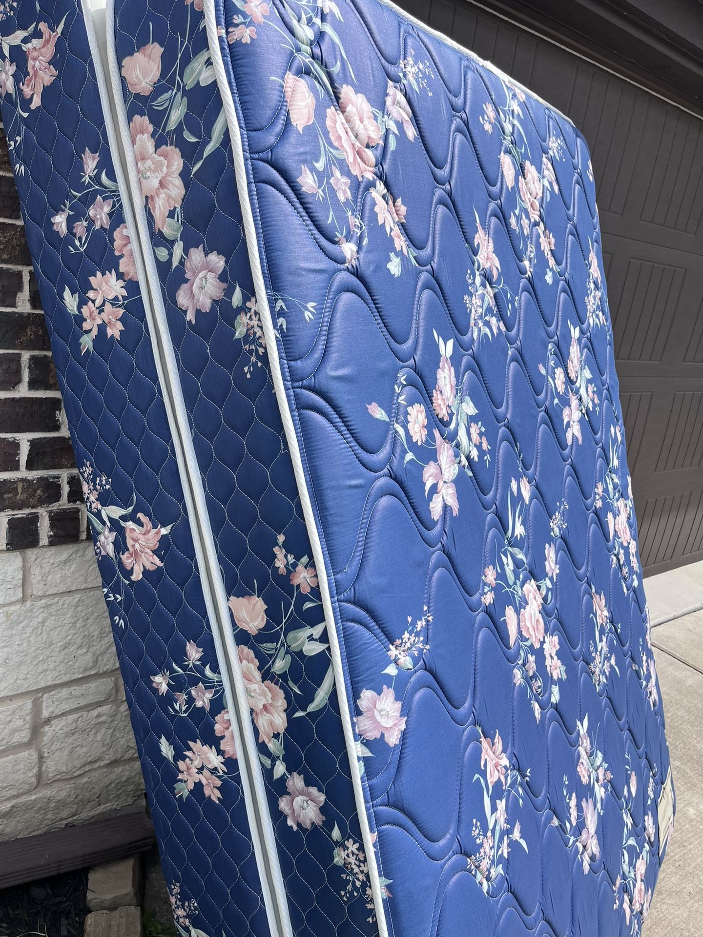 Full Size Mattress with Box Springs. Excellent condition, like new!