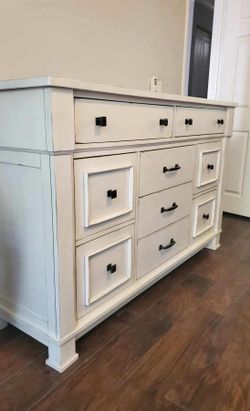 Dresser