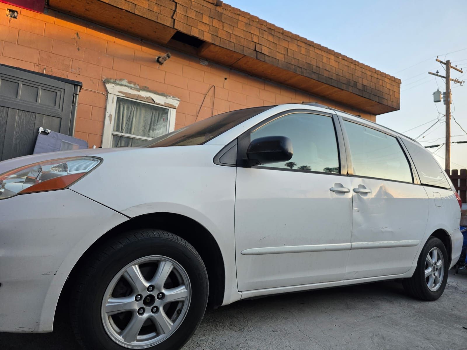 toyota sienna  268 miles $2,500