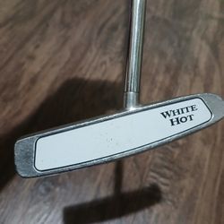Odyssey White Hot Center Shaft Blade