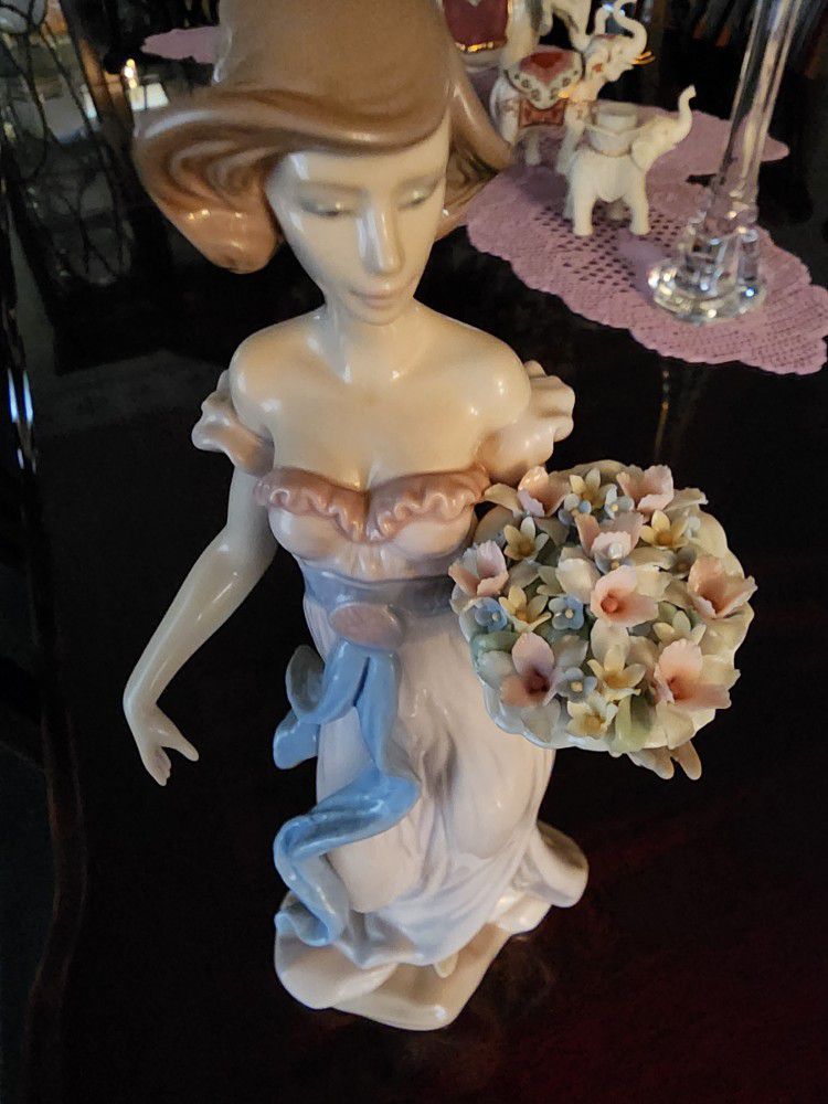 Lladro Lady Figurine 12 Inches High