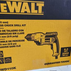 Dewalt 3/8" Keyless Chuck Drill Kit. Bag Incl