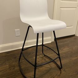 2 Sets If White Bar Stools