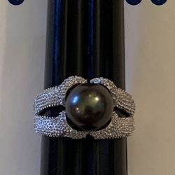 Stunning textured sterling silver princess ring with a black Tahitian Pearl and added diamond sparkle size 6.  