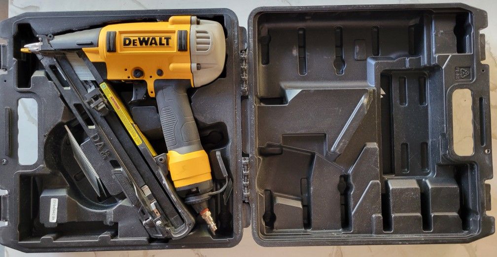 Dewalt 15GA Nail Gun
