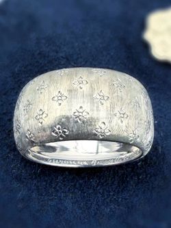 Mario Buccellati Milano Italy 18k White Gold Macri Giglio Etched Brushed Eternelle Band ring 10mm