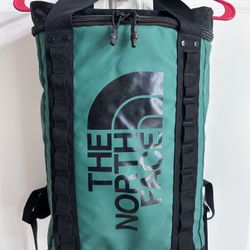 The North Face Explore Fusebox 26L Daypack, Preowned, Great Shape, No Rip, No Tear, No Hole, No Stories 12.5 x 7.5 x 18.5in The North Face Explore Fus