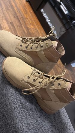 Carhartt men’s work boots 8 1/2 brand new