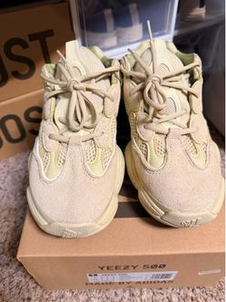 Yeezy 500 size 7.5M moon