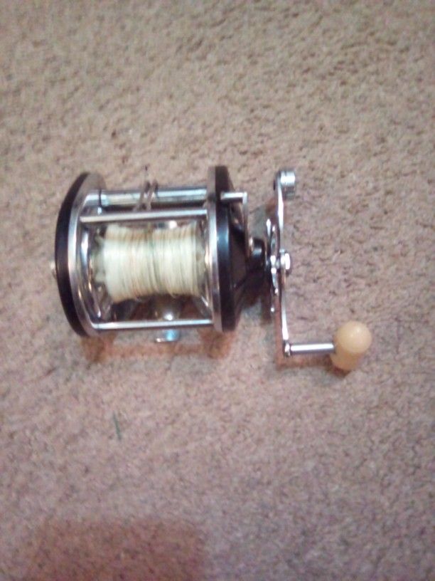 Vintage True Temper 923c Fishing Reel.