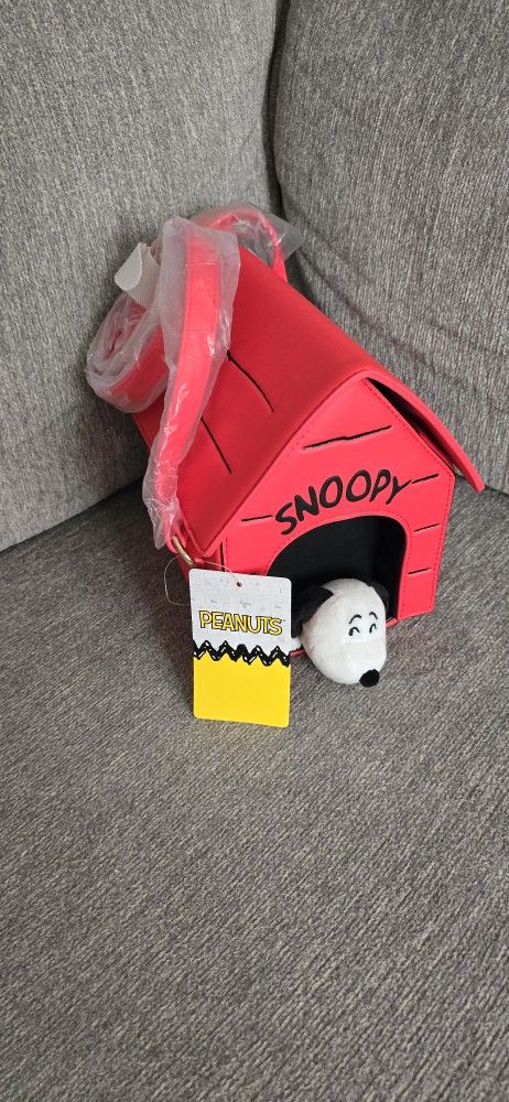 Brand New With Tag Peanuts Doghouse Crossbody Bag 9