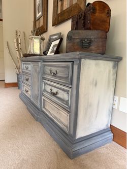 Credenza / Sideboard / Dresser