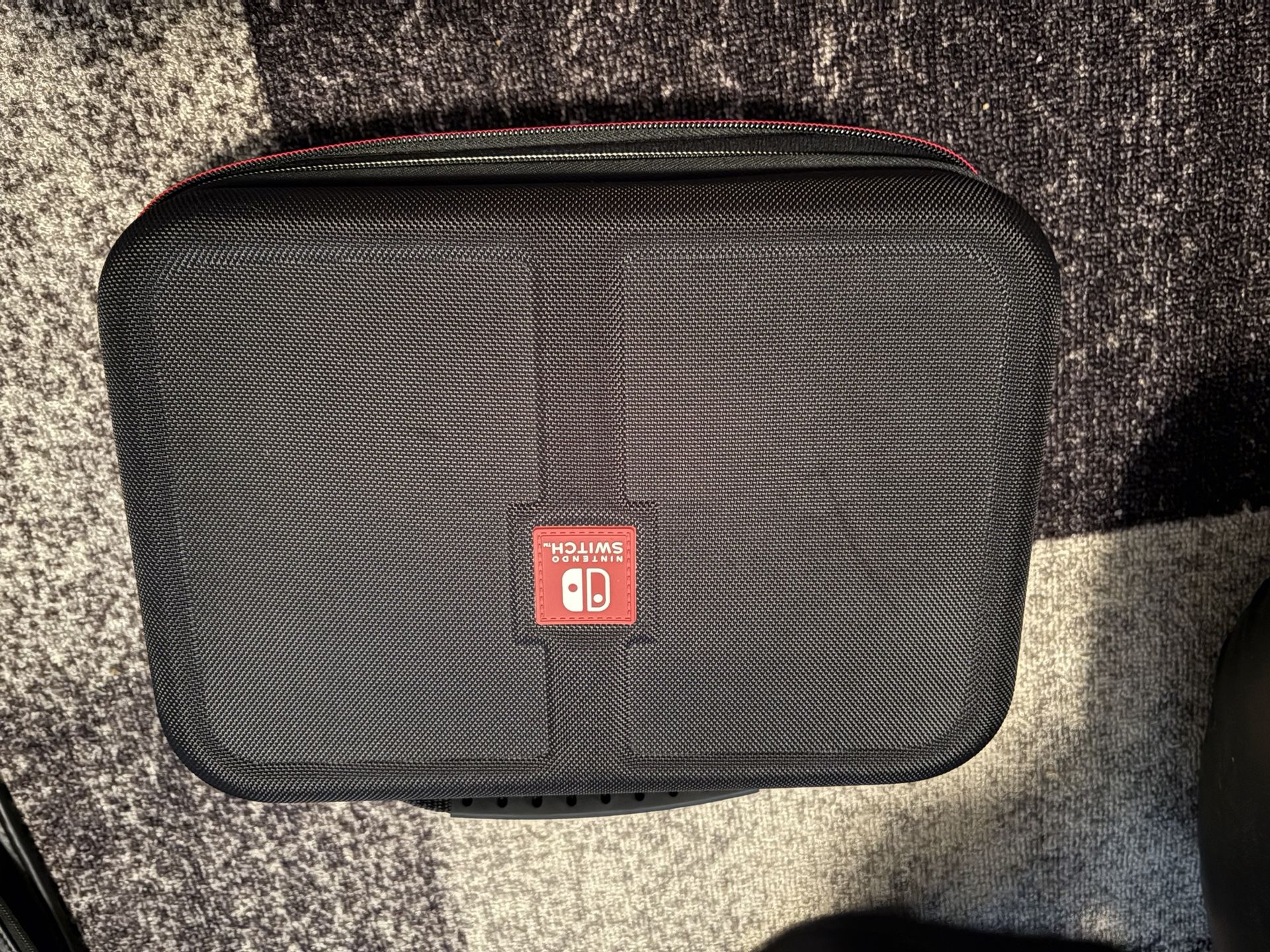 Nintendo Switch Case Deluxe& Headphones