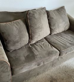 Comfortable Gray Fabric Sofa - Clean & Ready for Pickup (Taking $30+)Price: