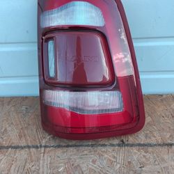 2019-2022 Dodge Ram 1500 Led Taillight 