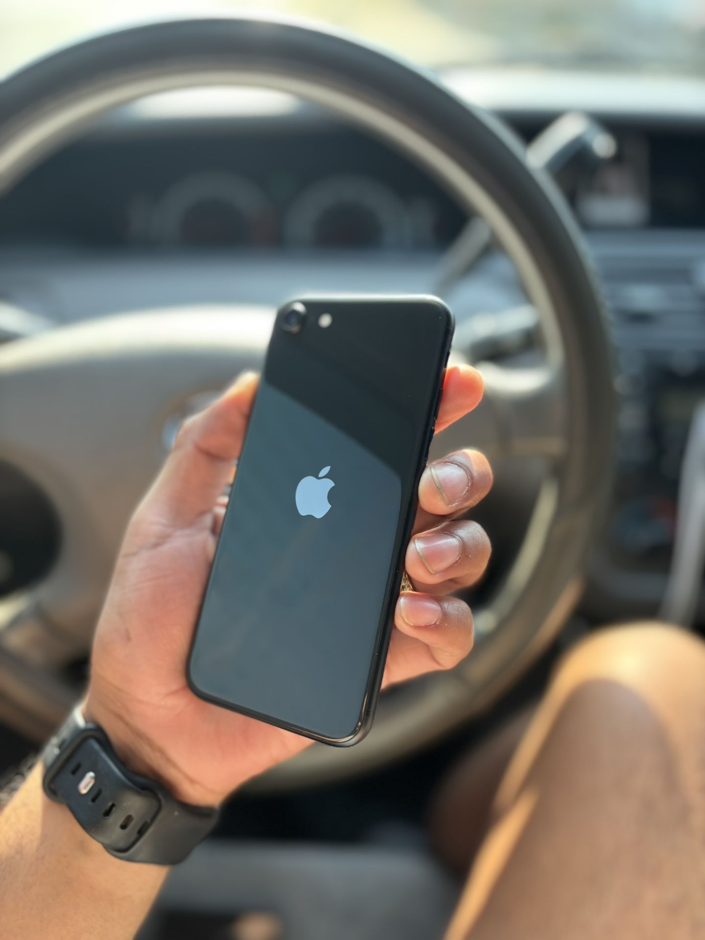 iPhone SE 128GB UNLOCKED