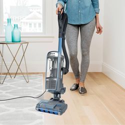 SHARK AZ1501 Apex Powered Lift Away Upright Vacuum with DuoClean & Self-Cleaning Brushroll
ADO #:B-1532
Used as Store Display.Price is Firm.
