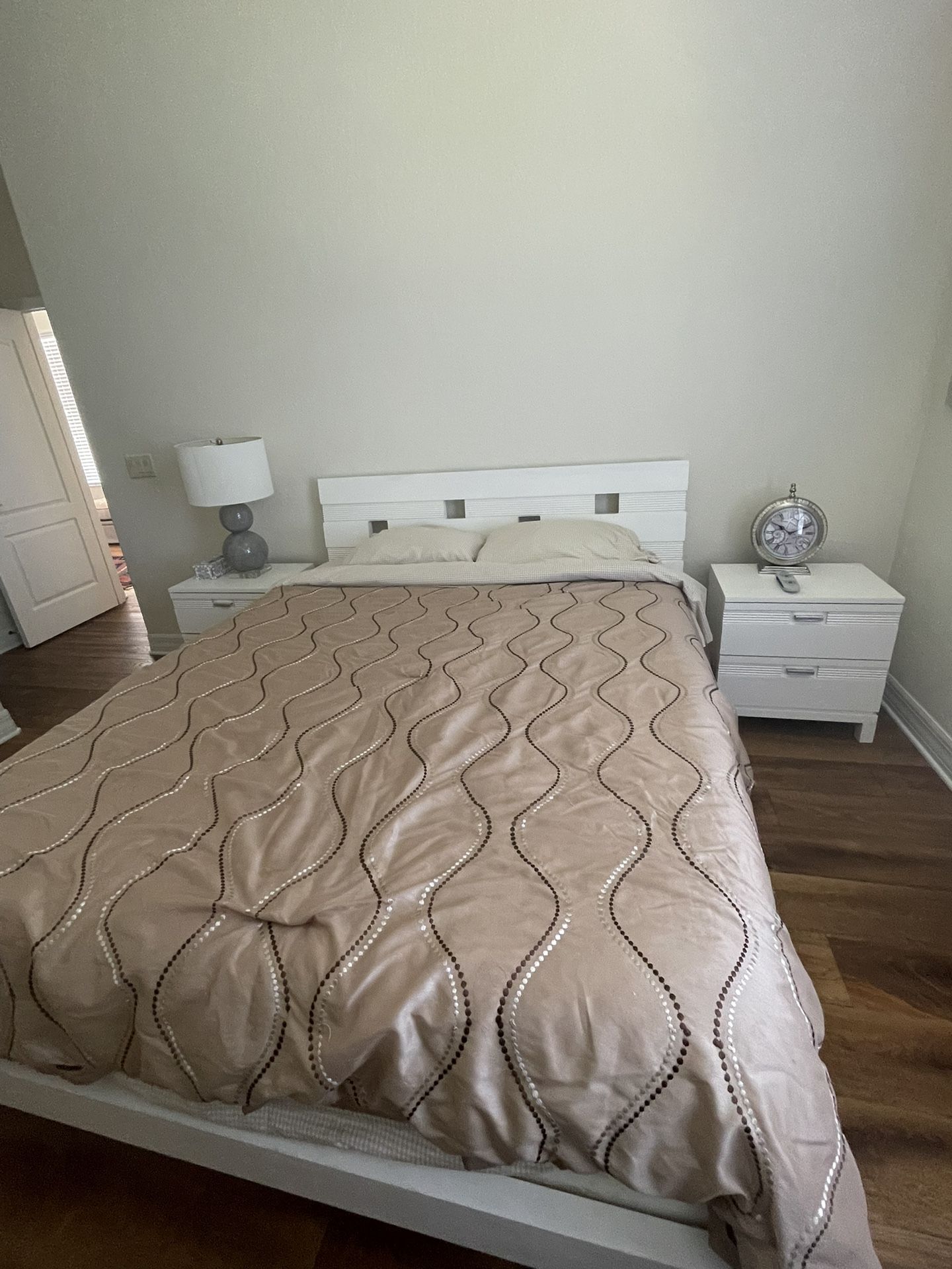 White Queen Bedroom Set 2 Night Table And Dresser And Mirror With Free Mattress