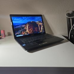 Laptop Asus 17" i3