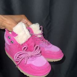 Ugg Boots Sneakers Size 4