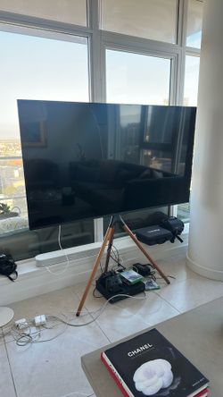 50” LG SMART TV & artist stand