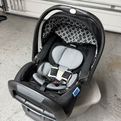 Infant car seat- Graco Snugride Snugfit 35LX