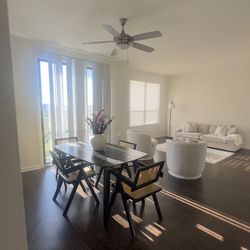 Dinning Table And Chairs 