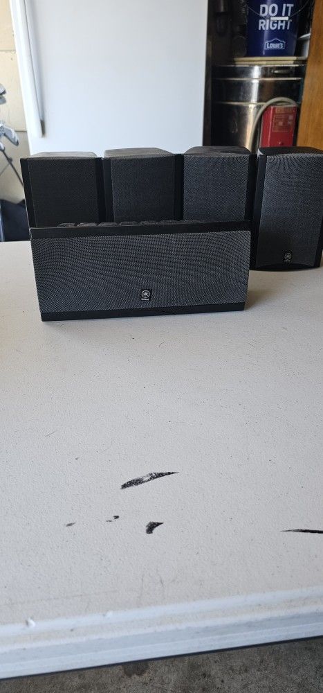 Yamaha Speakers 12084 Speakers