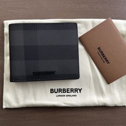 Burberry Logo Plaque Checked Wallet 