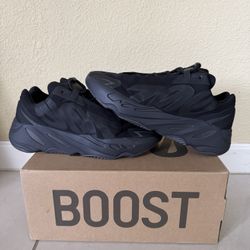 Yeezy 700 MNVN