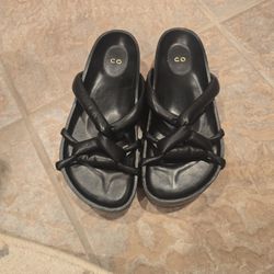 Leather Slides

Women's Size: 36