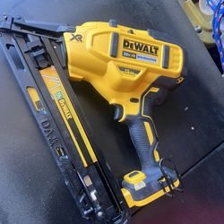 Dewalt 15 Ga Finish Nailer 