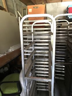 Comercial bread holder