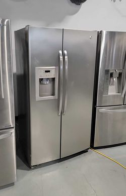 GE Side-by-Side Stainless Steel Refrigerator Fridge
