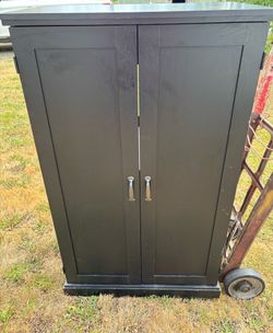 Cabinet / desk storage