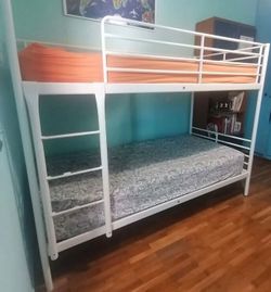 ****Twin Metal Bunk Bed w/Mattress****