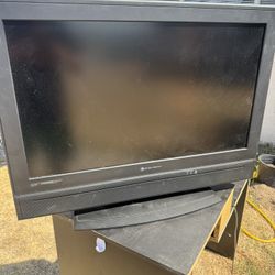 3 TVs