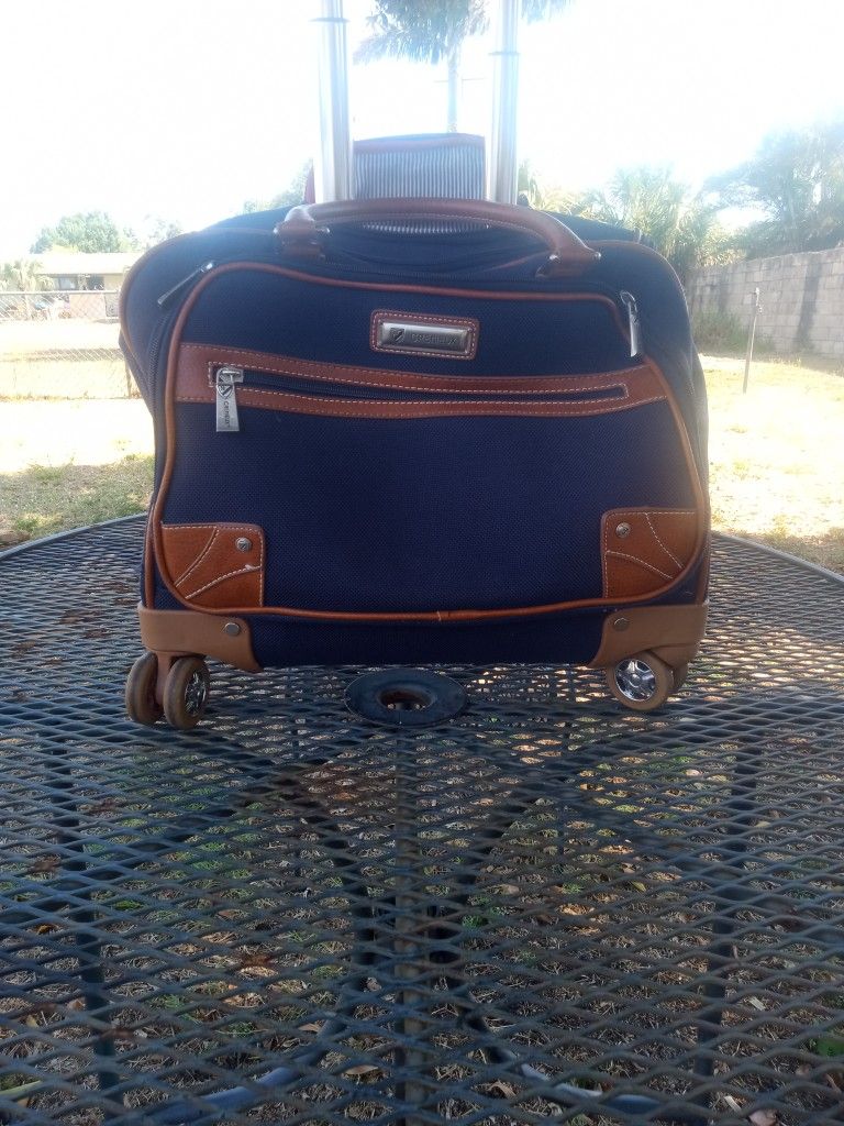 Rolling Travel Suit Case I'm