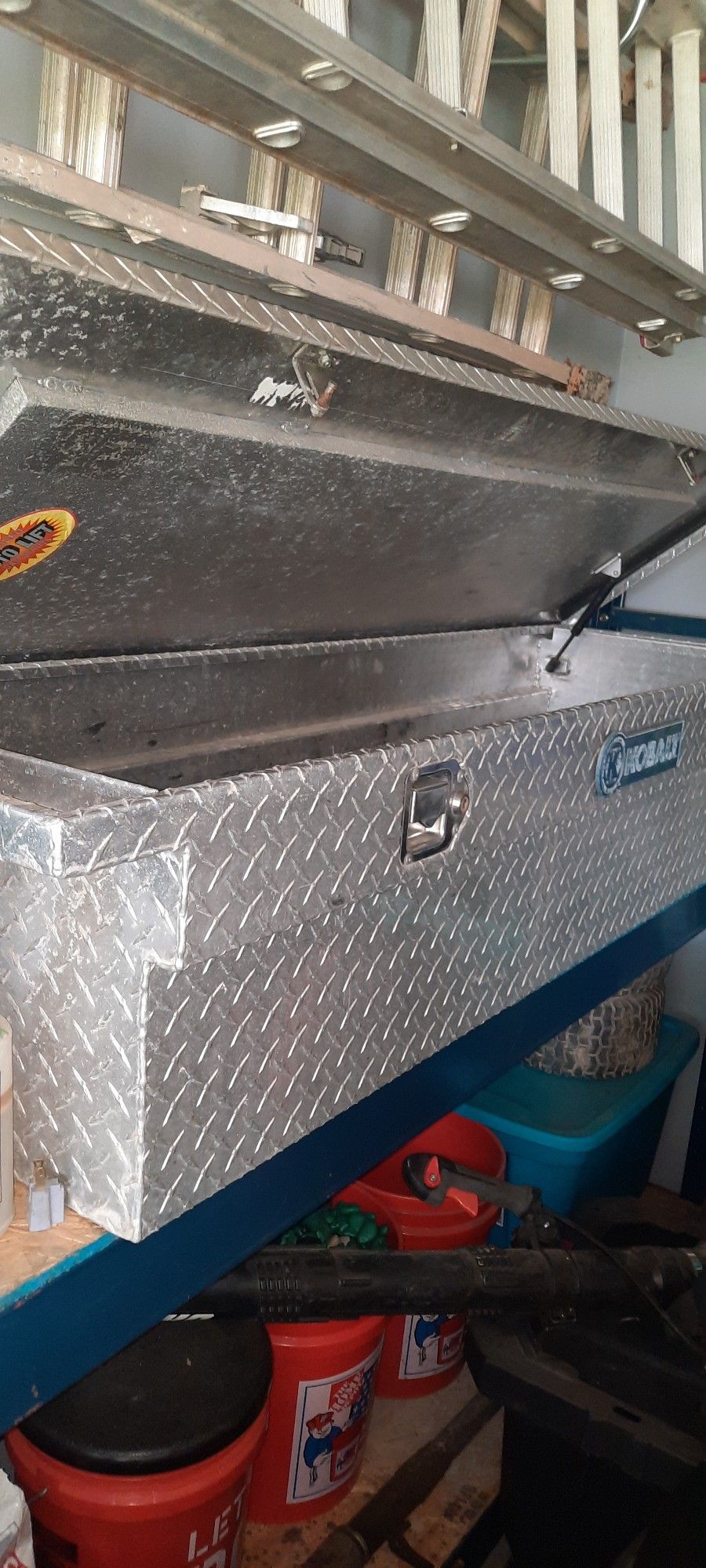 Aluminum Diamond Plate Truck Bed Toolbox